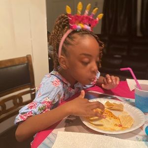 Meet your Posher, Shakia